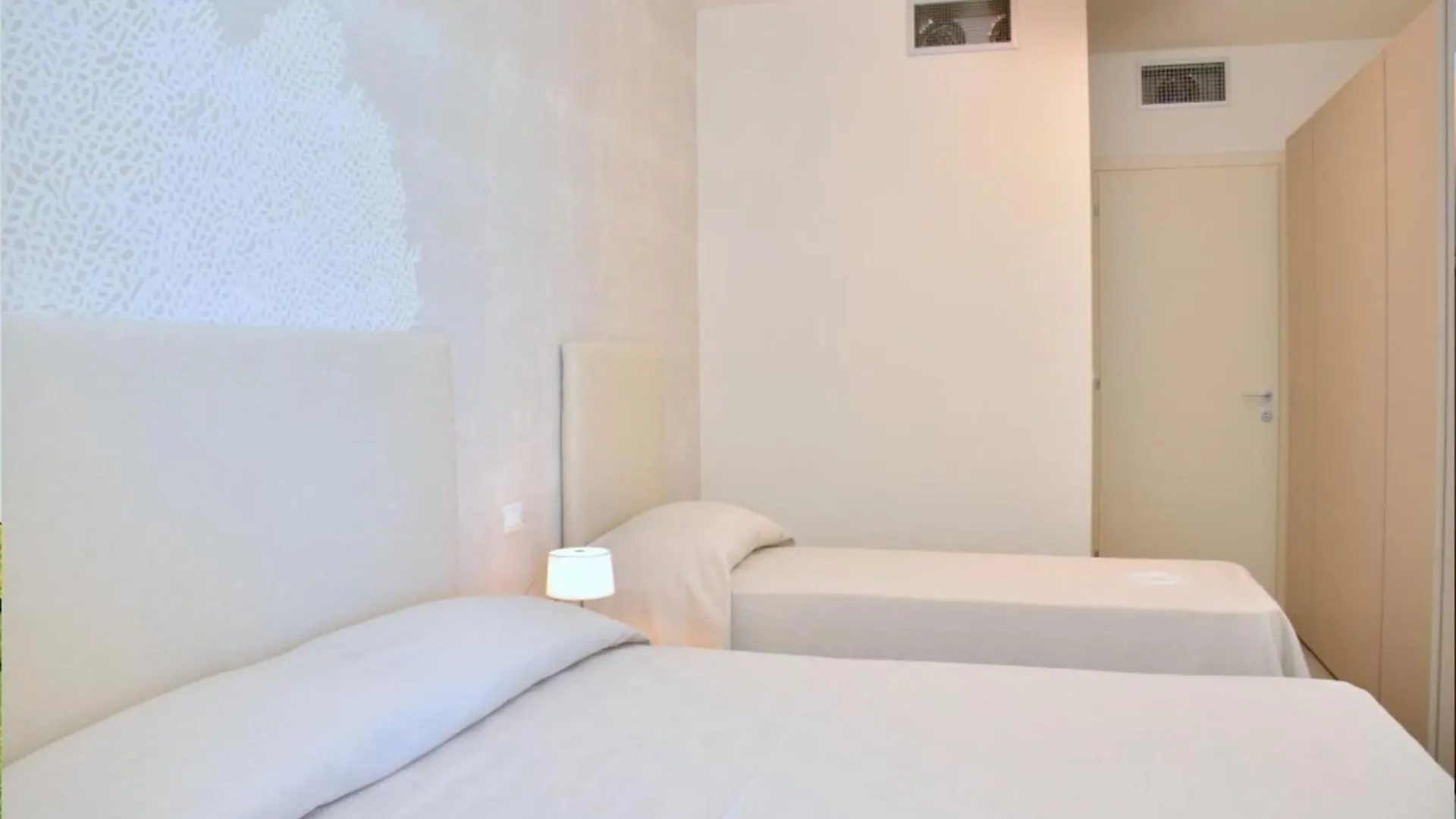 Elegant Seaview Flat With Private Terrace Apartment Bibione