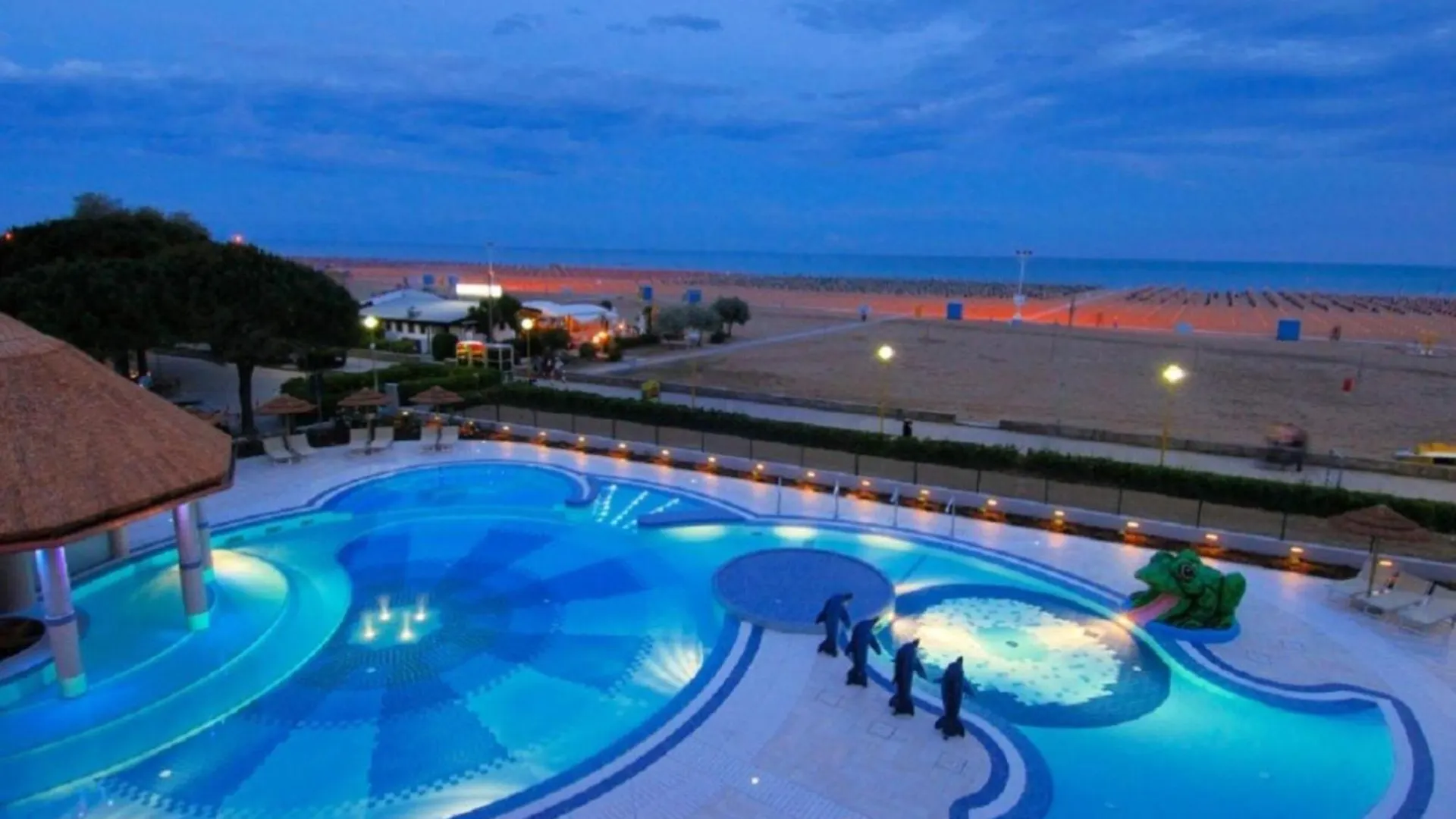 Apartament Elegant Seaview Flat With Private Terrace Bibione 0*,  Włochy